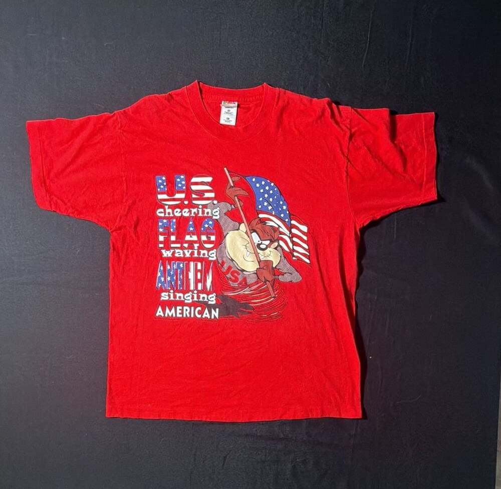 Fruit of the Loom Vintage Tazmanian Devil T-Shirt Size XL Red